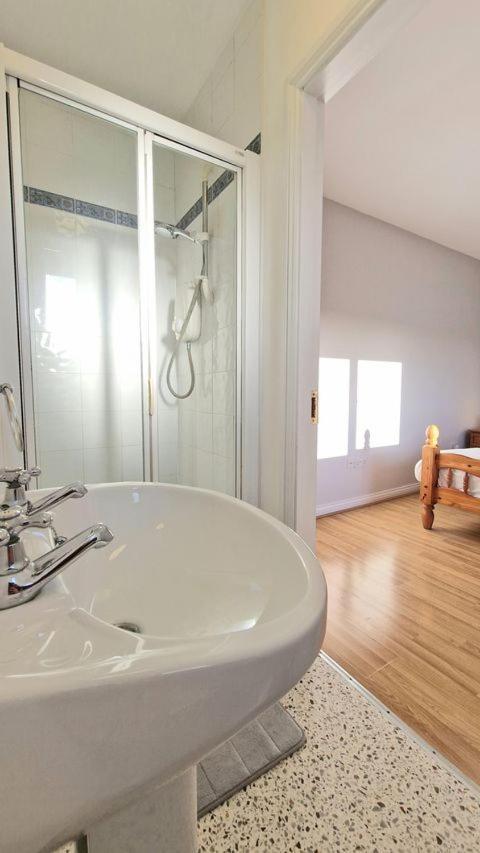 Cosy 3 Bedroom All Ensuites Galway Exteriör bild