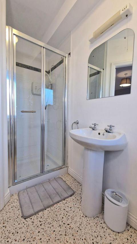 Cosy 3 Bedroom All Ensuites Galway Exteriör bild