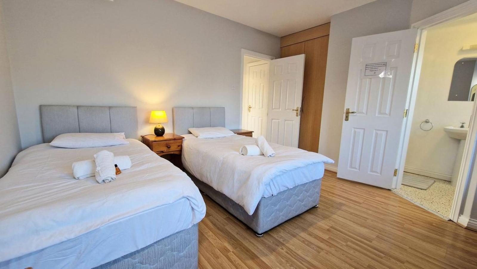 Cosy 3 Bedroom All Ensuites Galway Exteriör bild